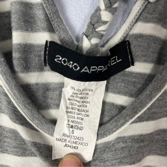 2040 Apparel grey striped tank top - Picture 2 of 4